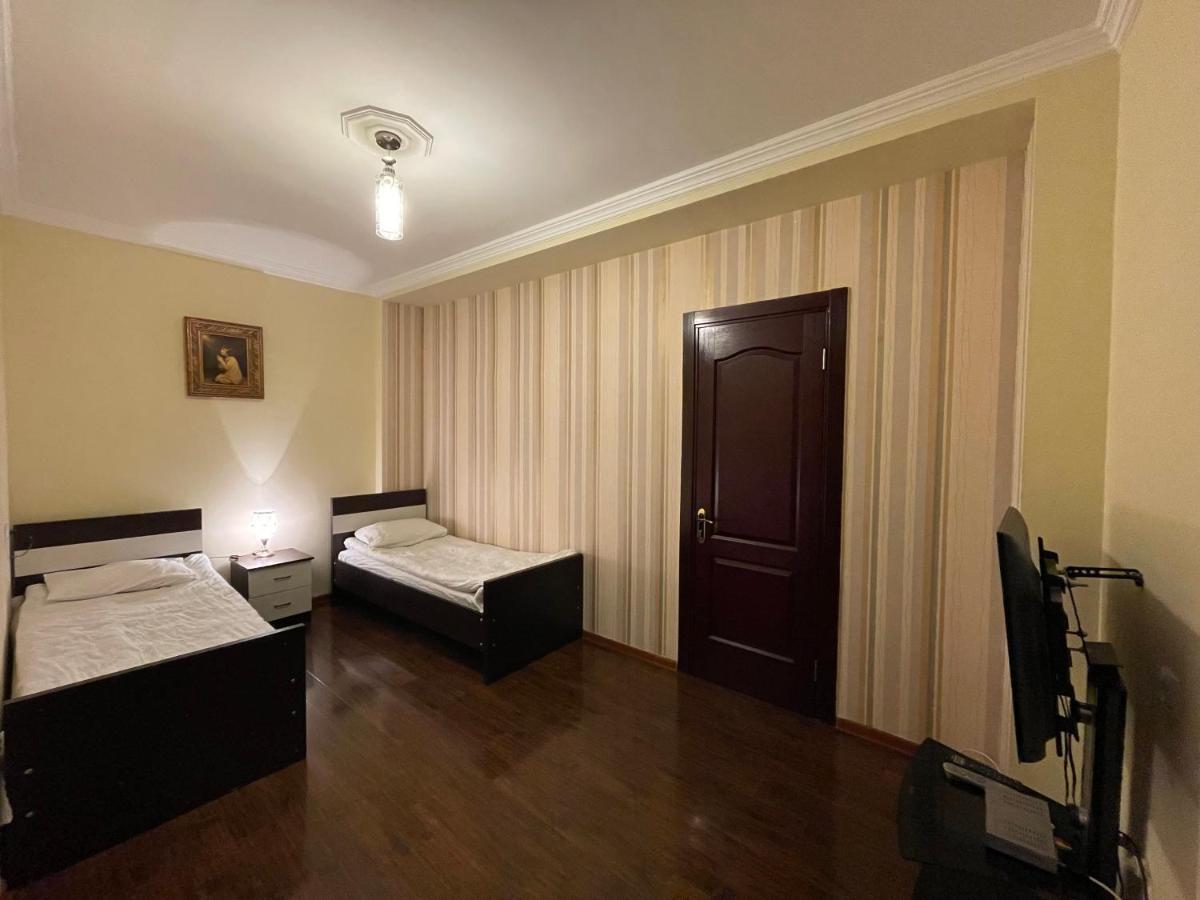 Imperator 1 Hotel Kutaisi Esterno foto