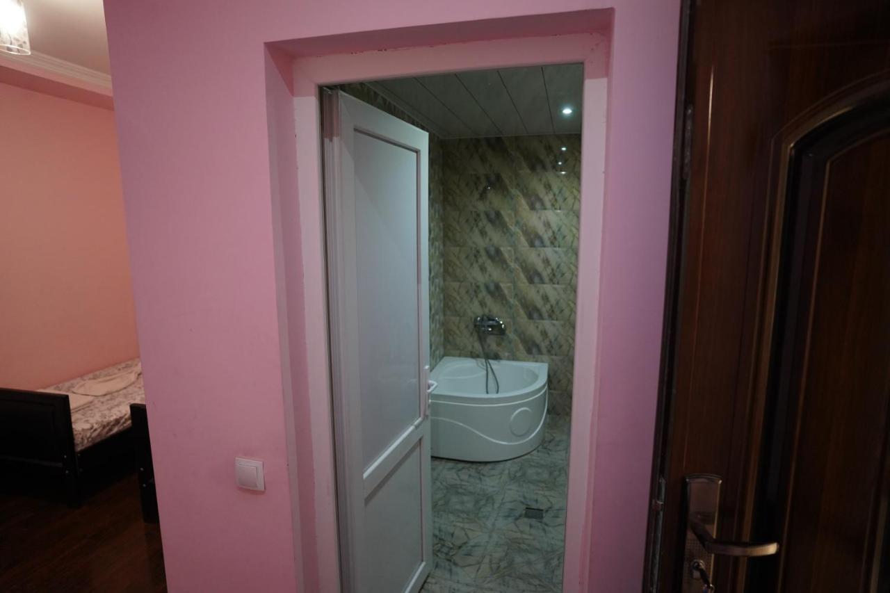 Imperator 1 Hotel Kutaisi Esterno foto